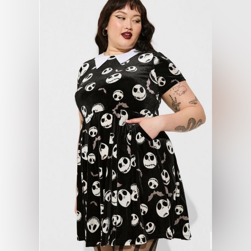 The Nightmare Before Christmas Mini Velvet Collared dress with pockets size: 16